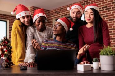 Unique Ways To Decorate Your Office for the Holidays