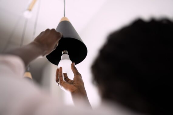 5 Safe Ways To Remove a Broken Light Bulb