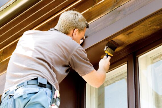 Tips for Touching Up Your Home's Exterior Paint Job