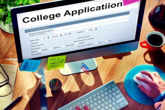 Helpful Tips for Preparing Your College Applications