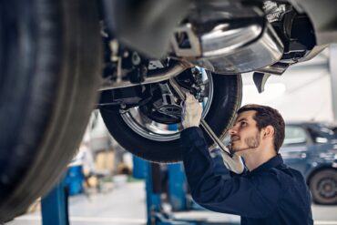 How To Avoid Scams and Find a Trustworthy Auto Mechanic